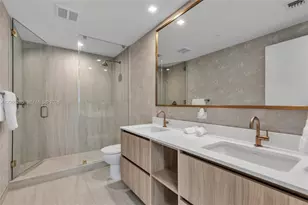77 SE 5th St, Miami, FL 33131 - Photo 19