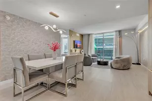 77 SE 5th St, Miami, FL 33131 - Photo 7