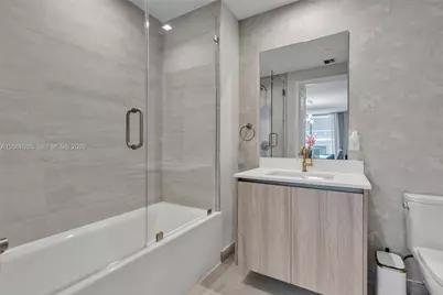 77 SE 5th St #2006, Miami, FL 33131 - Photo 11