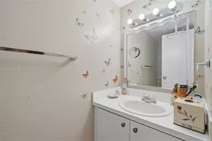 17901 NW 68th Ave, Hialeah, FL 33015 - Photo 9