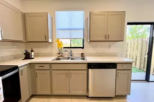 429 NE 12th St, Florida City, FL 33034 - Photo 5