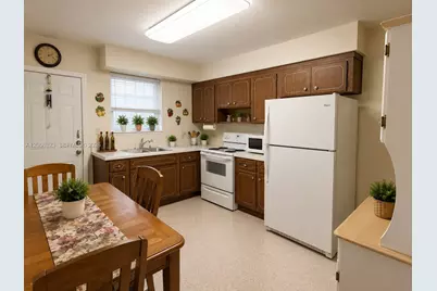 470 NW 52nd Ave, Miami, FL 33126 - Photo 17