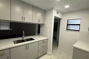 2750 W 63rd Pl, Hialeah, FL 33016 - Photo 5
