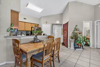 2445 SW 18th Ter #807, Fort Lauderdale, FL 33315 - Photo 5