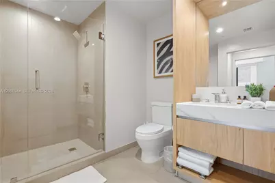 11 NE 6th St #710, Miami, FL 33132 - Photo 7
