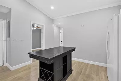 11065 NW 38th Pl, Sunrise, FL 33351 - Photo 7