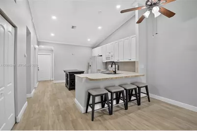 11065 NW 38th Pl, Sunrise, FL 33351 - Photo 3