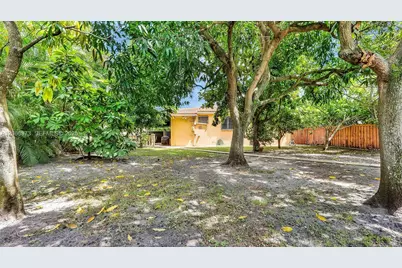 154 W 59th St, Hialeah, FL 33012 - Photo 27