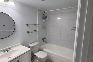 952 NE 199th St, Miami, FL 33179 - Photo 9