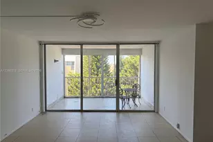 952 NE 199th St, Miami, FL 33179 - Photo 3