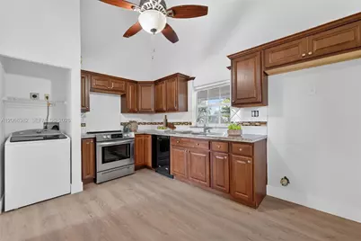 2710 Azalea Ave, Miramar, FL 33025 - Photo 9