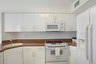 3530 Mystic Pointe Dr #3214, Aventura, FL 33180 - Photo 11