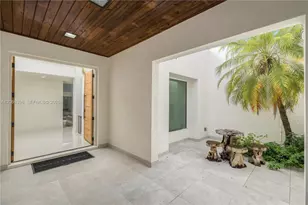 16203 NW 82nd Pl, Miami Lakes, FL 33016 - Photo 3