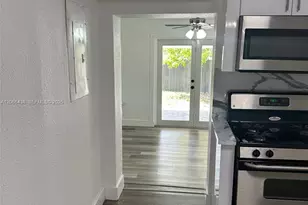 160 W 60th St, Hialeah, FL 33012 - Photo 13