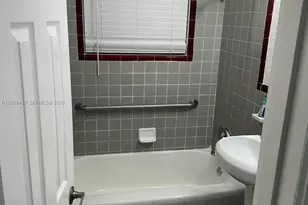 160 W 60th St, Hialeah, FL 33012 - Photo 7
