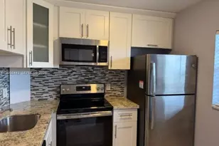 9420 Poinciana Pl, Davie, FL 33324 - Photo 3
