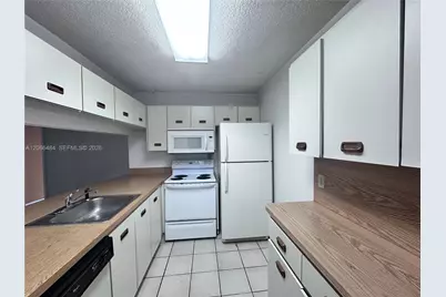 2740 W 63rd Pl #13-25, Hialeah, FL 33016 - Photo 3