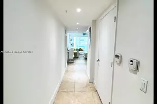 41 SE 5th St, Miami, FL 33131 - Photo 9