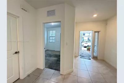 390 NE 12th St, Florida City, FL 33034 - Photo 13