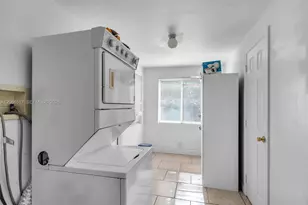 2721 NE 8th Ave, Pompano Beach, FL 33064 - Photo 23