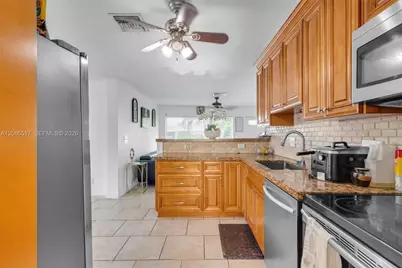 2721 NE 8th Ave, Pompano Beach, FL 33064 - Photo 11