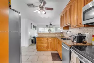 2721 NE 8th Ave, Pompano Beach, FL 33064 - Photo 11