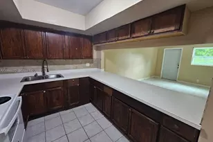 954 SW 74th Ave, North Lauderdale, FL 33068 - Photo 5
