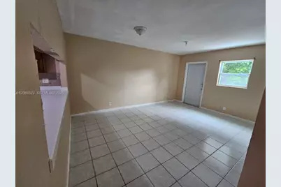 954 SW 74th Ave, North Lauderdale, FL 33068 - Photo 3