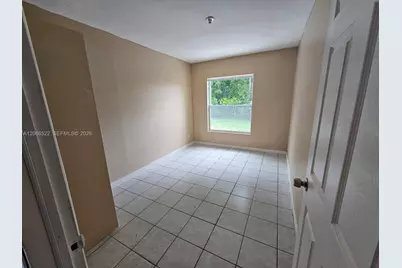 954 SW 74th Ave, North Lauderdale, FL 33068 - Photo 11