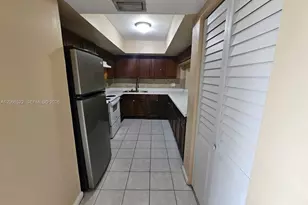 954 SW 74th Ave, North Lauderdale, FL 33068 - Photo 7