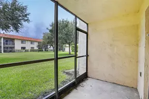 359 Lakeview Dr, Weston, FL 33326 - Photo 15