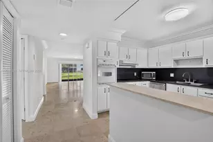 359 Lakeview Dr, Weston, FL 33326 - Photo 3