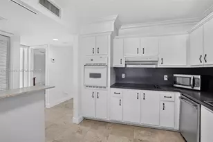 359 Lakeview Dr, Weston, FL 33326 - Photo 7