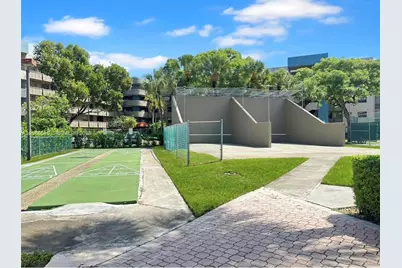 901 Colony Point Cir #111, Pembroke Pines, FL 33026 - Photo 7
