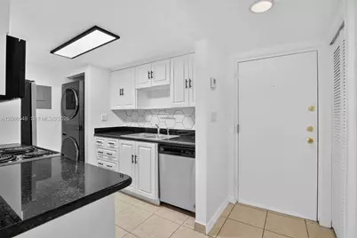 220 Lakeview Dr #210, Weston, FL 33326 - Photo 9