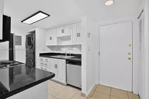 220 Lakeview Dr, Weston, FL 33326 - Photo 9