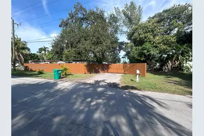 1543 NE 144th St #1, Miami, FL 33161 - Photo 1