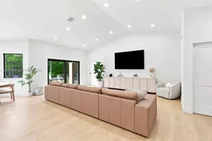 402 SW 200th Terrace, Pembroke Pines, FL 33029 - Photo 3