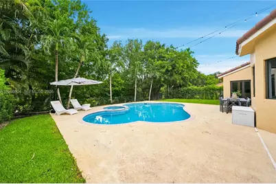 402 SW 200th Ter, Pembroke Pines, FL 33029 - Photo 5