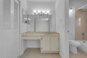 860 NW 106th Ave, Miami, FL 33172 - Photo 15