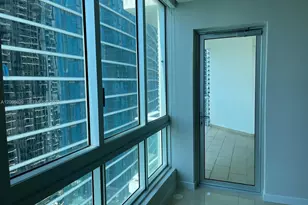 300 S Biscayne Blvd, Miami, FL 33131 - Photo 9
