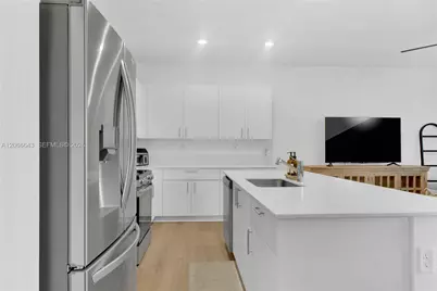 2444 SE 24th Ave, Homestead, FL 33035 - Photo 9