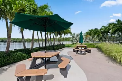 400 Kings Point Dr #606, Sunny Isles Beach, FL 33160 - Photo 21