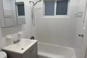 838 Fairway Dr, Plantation, FL 33317 - Photo 3