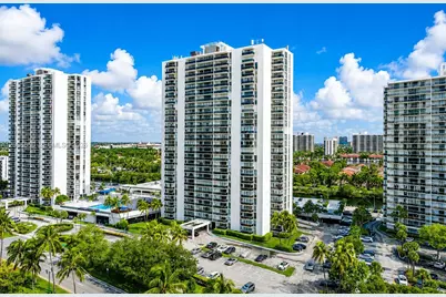 3675 N Country Club Dr #401, Aventura, FL 33180 - Photo 7