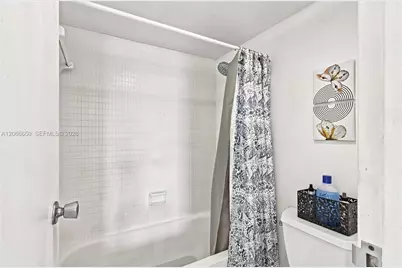 3675 N Country Club Dr #401, Aventura, FL 33180 - Photo 21