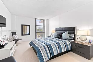 3675 N Country Club Dr, Aventura, FL 33180 - Photo 25