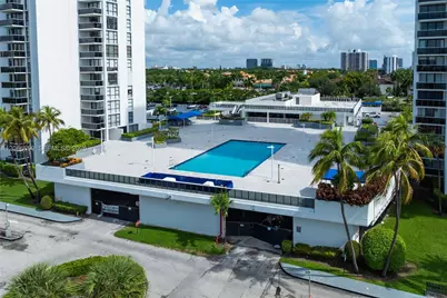 3675 N Country Club Dr #401, Aventura, FL 33180 - Photo 7