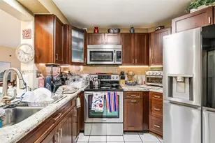10245 NW 9th St Cir, Miami, FL 33172 - Photo 11
