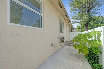 2124-2126 Thomas St #2126, Hollywood, FL 33020 - Photo 17